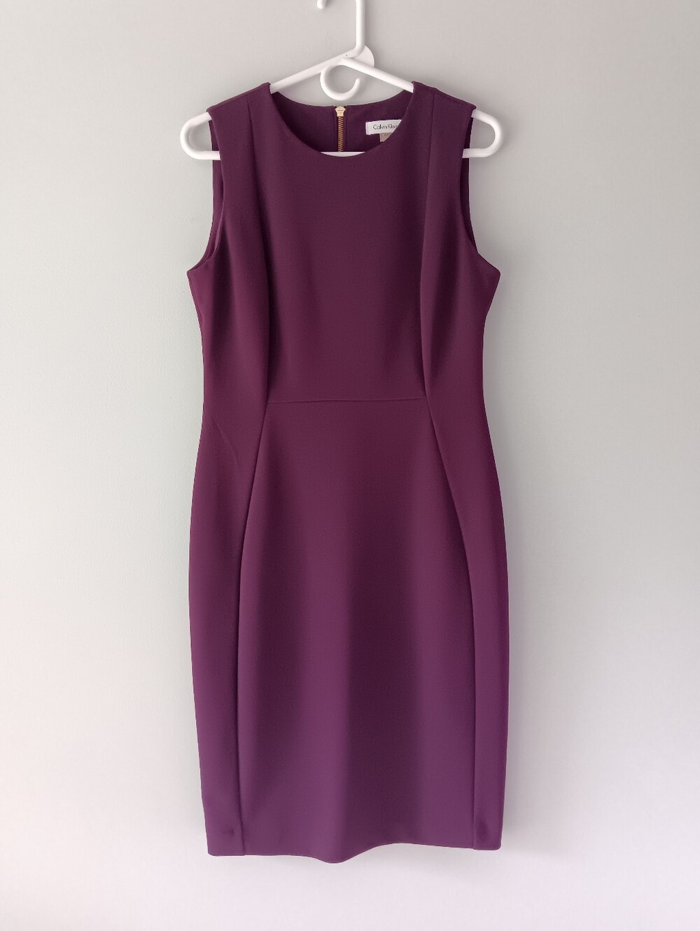 Calvin Klein Sleeveless Fitted Sheath Knee-Length Dress Plum Purple Gold Size 8